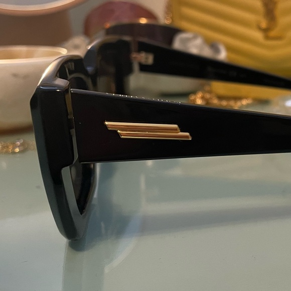 Bottega Veneta Geometric Square In Black - Picture 5 of 8